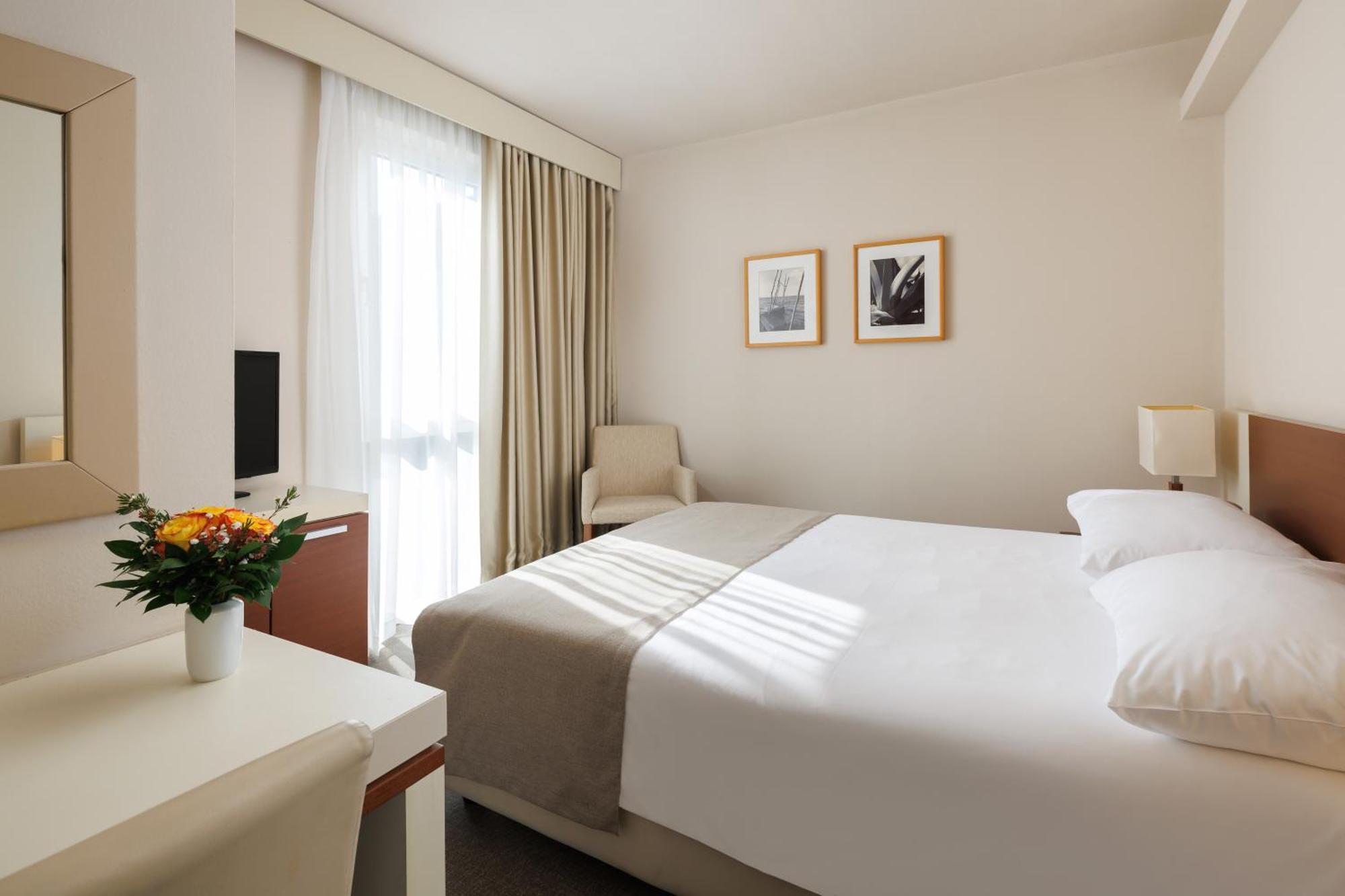 Economy Room
