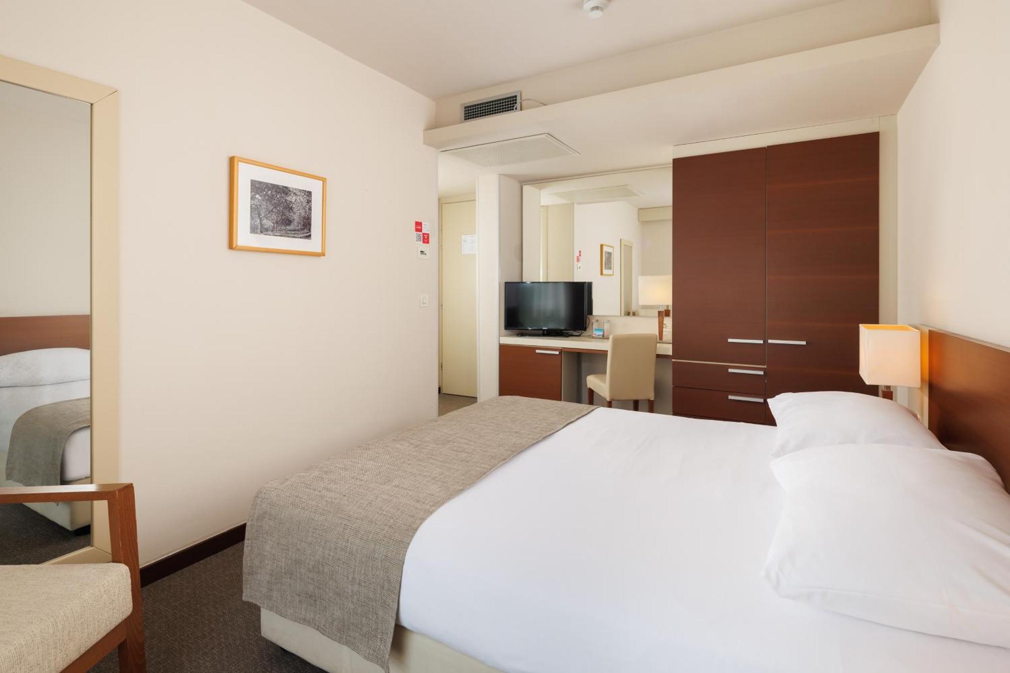 Economy Room