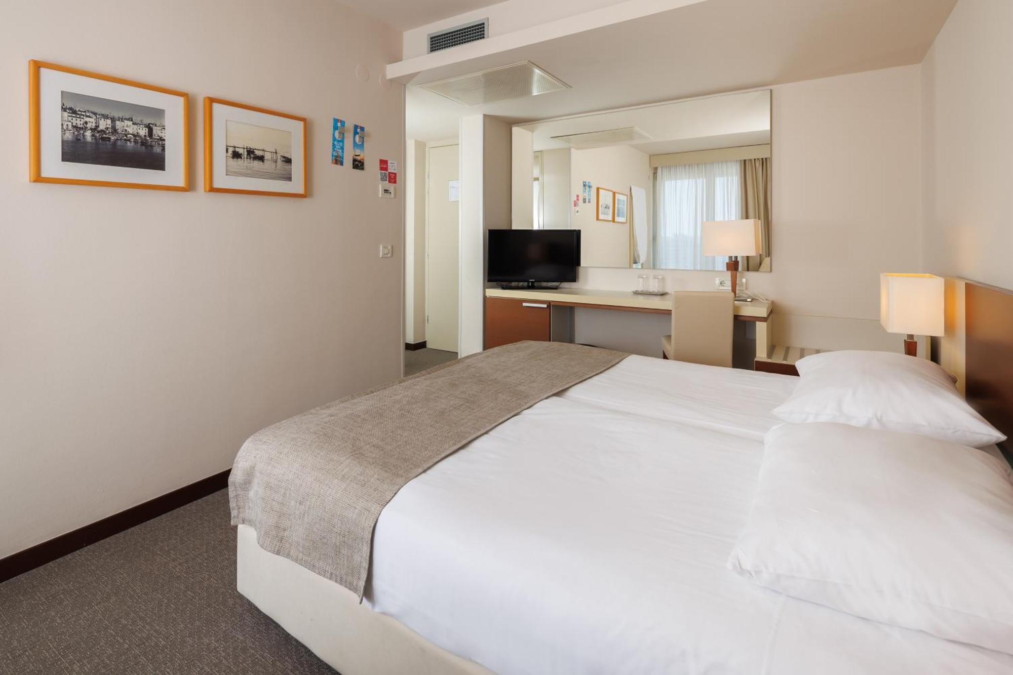 Superior Room Sofa Bed Balcony Sea Side